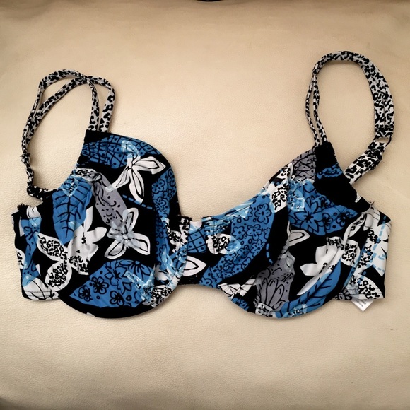 Coco Reef 32/34 DD Bikini top - Picture 1 of 3